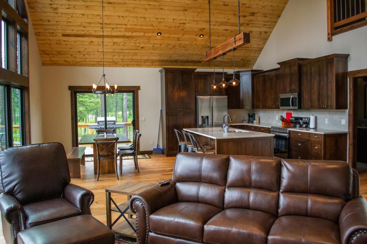 Glacier Homestead Coram Ngoại thất bức ảnh