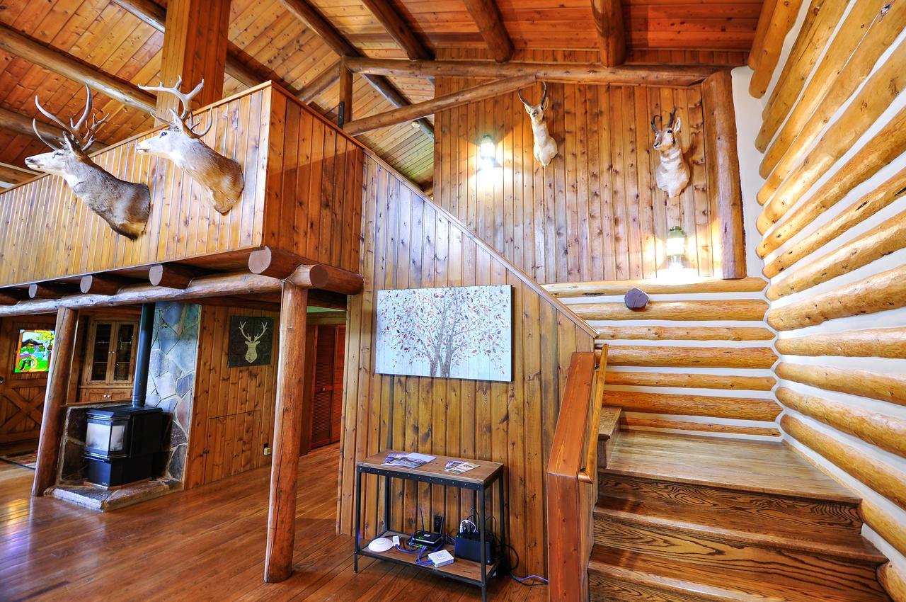Glacier Homestead Coram Ngoại thất bức ảnh